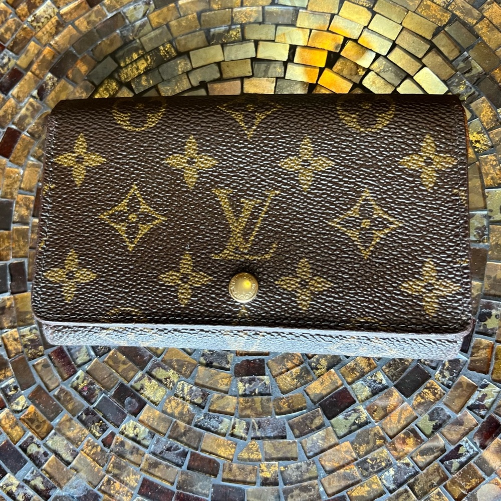 Authentic LOUIS VUITTON Vintage Monogram Bifold Zippy Wallet